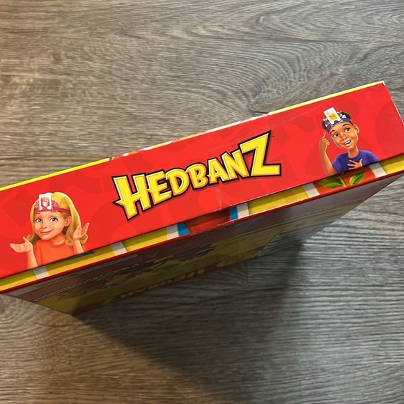 NEW HEADBANZ quick question game!! 2nd Edition ages 6+ by Spin Master Games 2023 - Picture 7 of 12